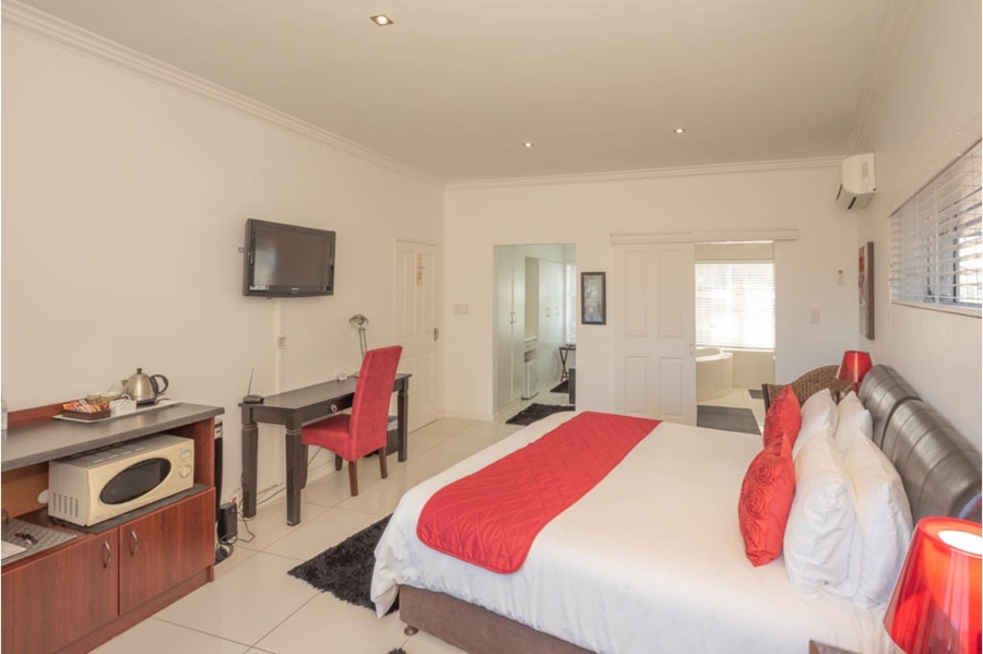 6 Bedroom Property for Sale in Humerail Eastern Cape